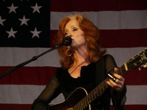 bonnie_raitt_at_john_edwards_presidential_campaign